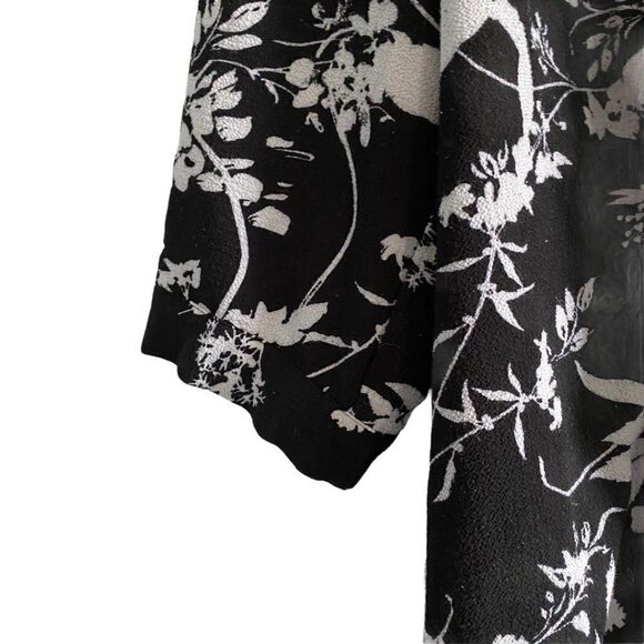 Brody myles Black and White Floral Print V Neck Blouse 3/4 Length Sleeves US M - Picture 6 of 8